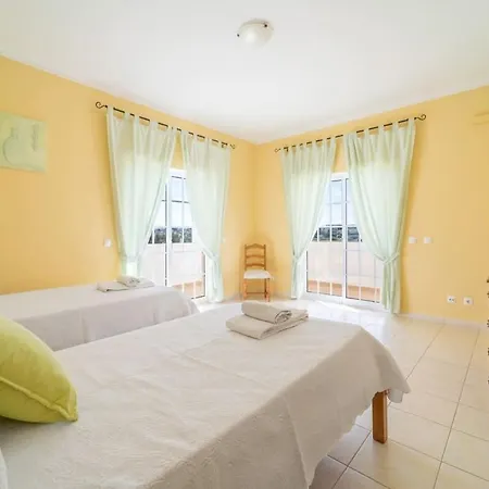 Mina - Large House Sleeps 9, Walk To Beach, Golf And Shops Guia (Faro)