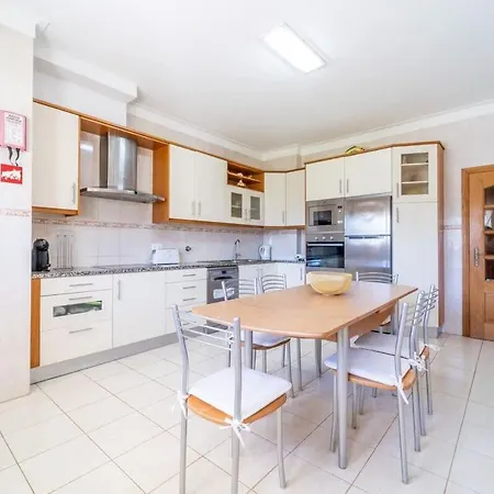 Mina - Large House Sleeps 9, Walk To Beach, Golf And Shops * Guia (Faro)