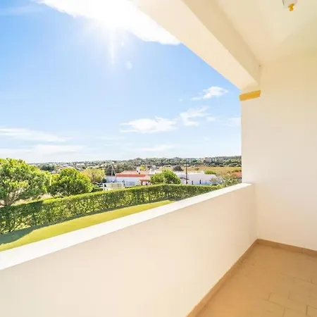 Mina - Large House Sleeps 9, Walk To Beach, Golf And Shops Guia (Faro)