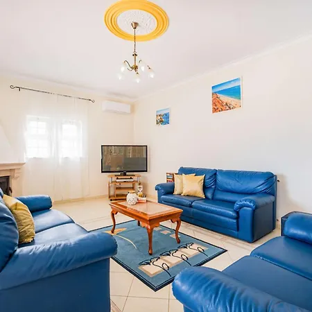 Mina - Large House Sleeps 9, Walk To Beach, Golf And Shops Guia (Faro)