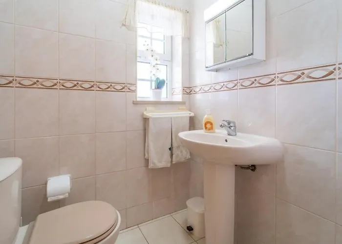 Mina - Large House Sleeps 9, Walk To Beach, Golf And Shops