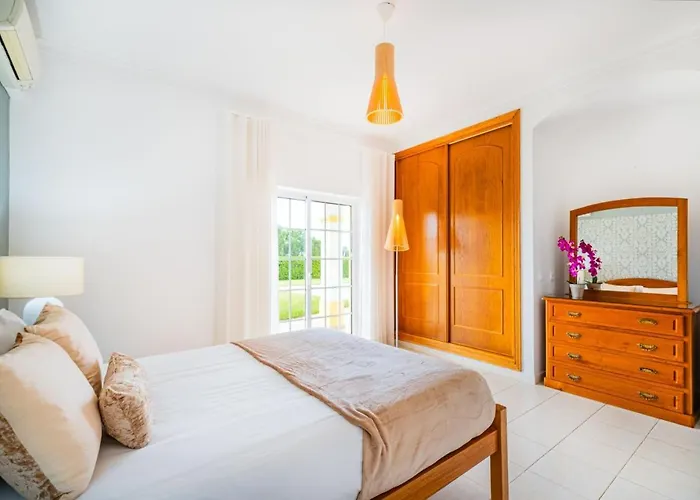 Mina - Large House Sleeps 9, Walk To Beach, Golf And Shops 別荘