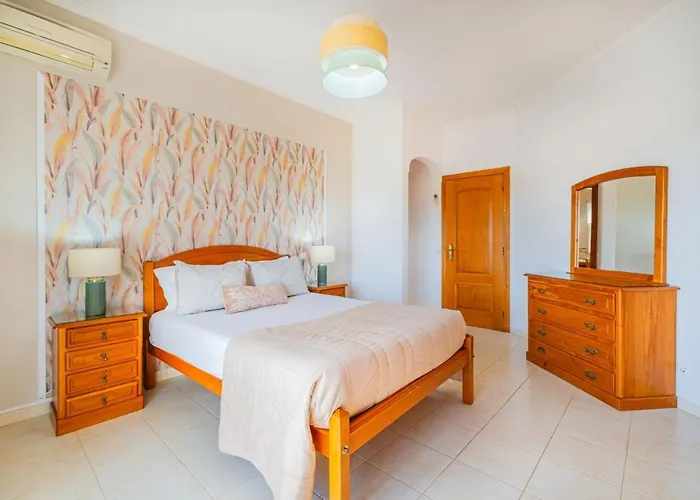 Mina - Large House Sleeps 9, Walk To Beach, Golf And Shops * ギーア