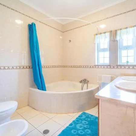 Mina - Large House Sleeps 9, Walk To Beach, Golf And Shops