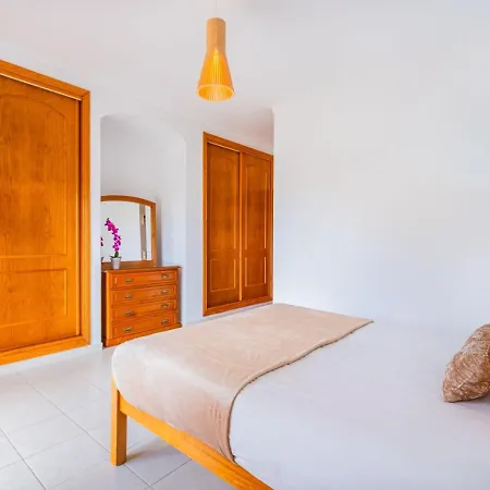 Mina - Large House Sleeps 9, Walk To Beach, Golf And Shops *